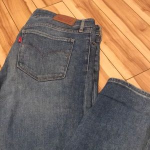 Levi’s 711 skinny jeans 👖